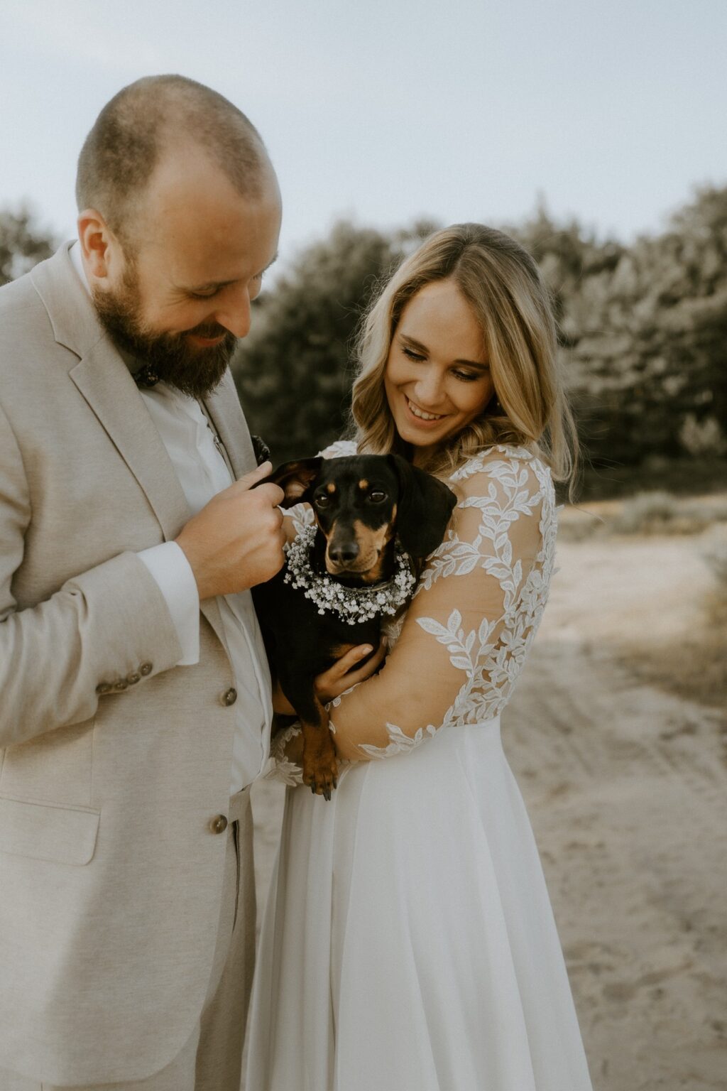 Entdecken Sie unvergessliche After-Wedding-Fotografie, die die Magie Ihrer besonderen Momente einfängt. Unsere After-Wedding-Shootings bieten Ihnen die Möglichkeit, die Romantik und die Emotionen Ihres Hochzeitstages auf ganz neue Weise zu erleben. Erfahren Sie mehr über unsere maßgeschneiderten After-Wedding-Pakete und lassen Sie uns gemeinsam Ihre Erinnerungen für die Ewigkeit festhalten